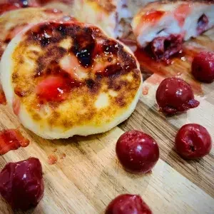 Сырники творожные с вишней блюдо готовое замороженное