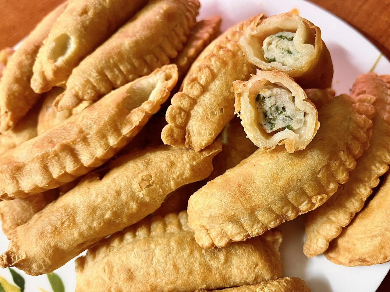 Миниатюра Чебуреки с курицей жареные блюдо готовое замороженное